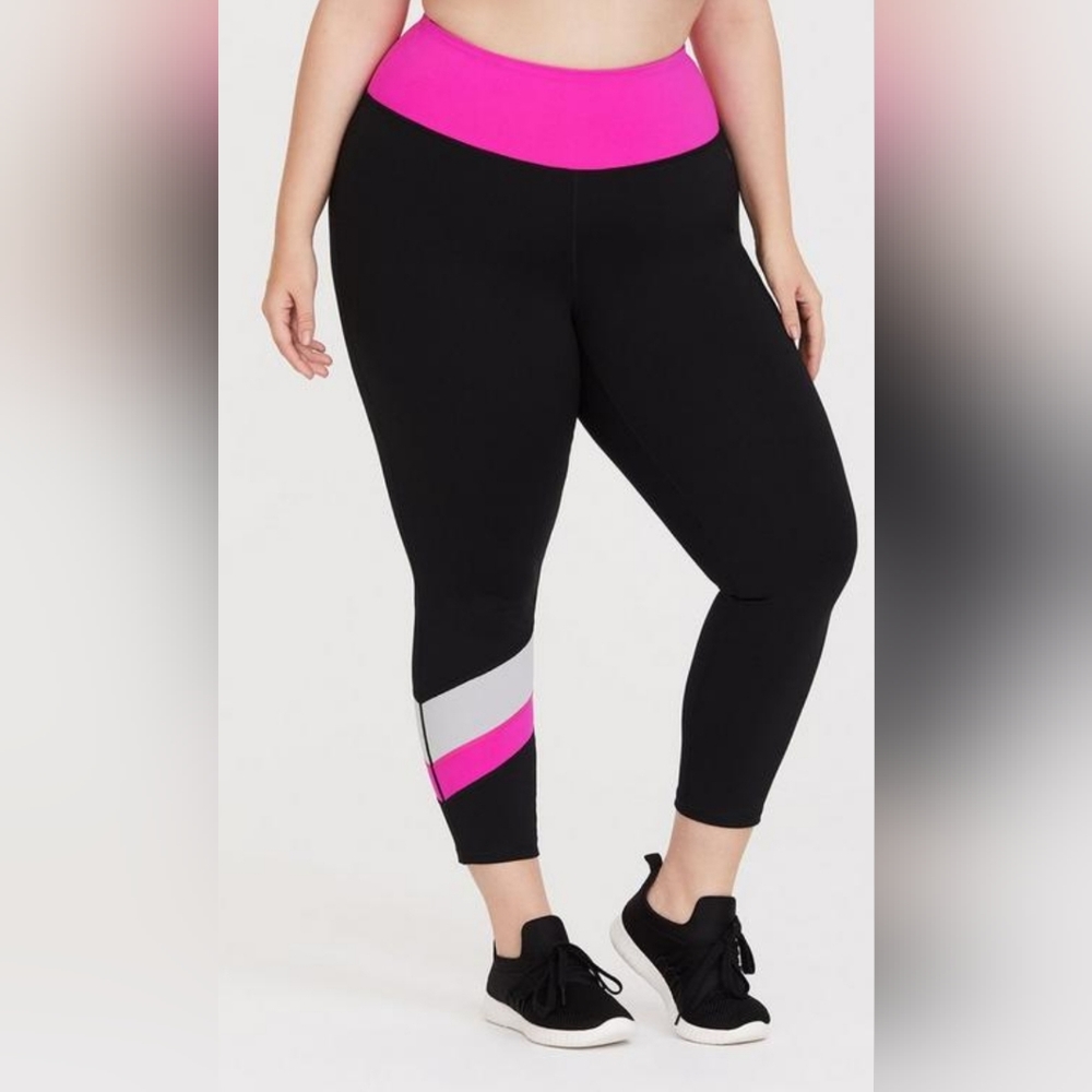 Torrid Black Colorblock Cropped Active Legging